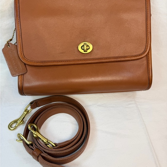 Coach Handbags - Coach Vintage Court Bag 9870 British Tan Original Hangtag Crossbody USA